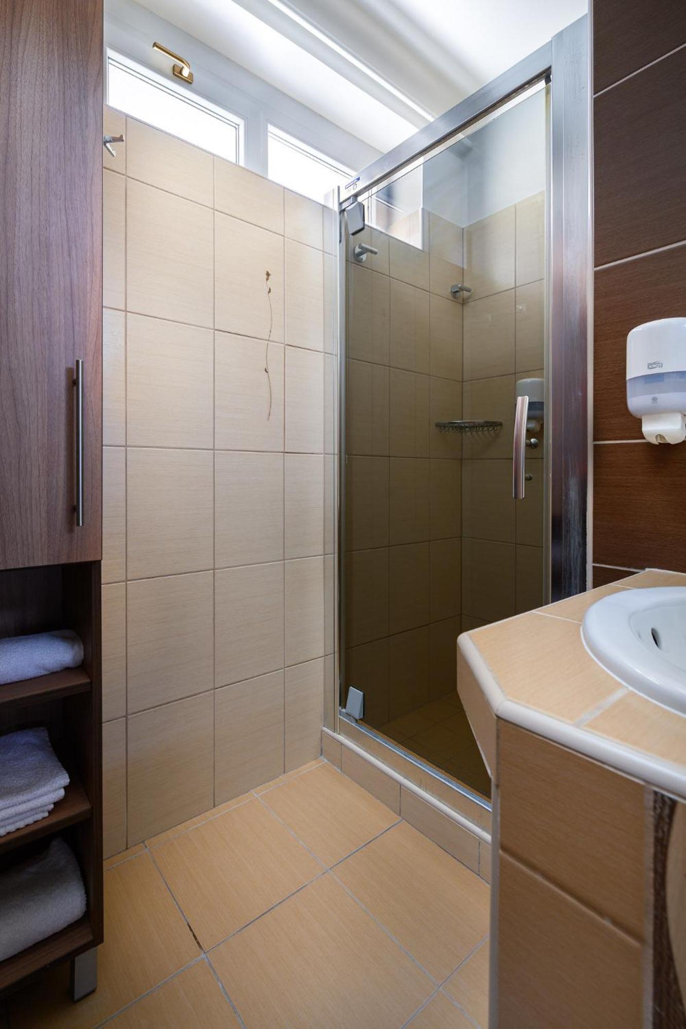 Szilfa Etterem Mariann Apartman ハイデゥソボスロー エクステリア 写真